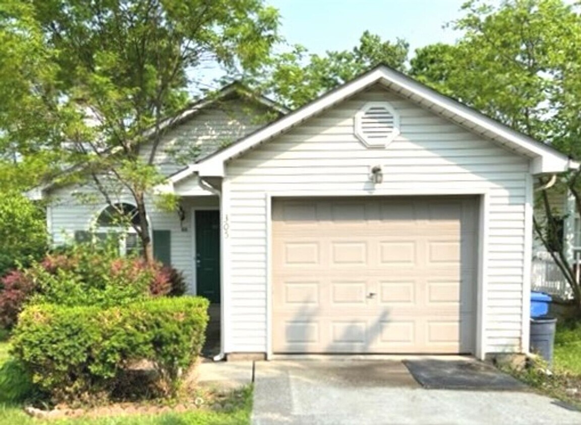 Primary Photo - Woodhill ranch 2 bed, 2 bath, and garage 2...