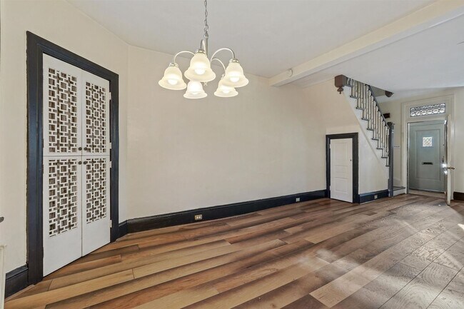 Foto del edificio - Spacious 5 Bedroom, 1.5 Bath Home in York, Pa!