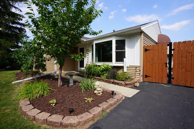 Foto del edificio - 2304 Jay Ln