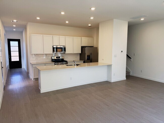 Foto del edificio - 2218 Via Vicky Rd