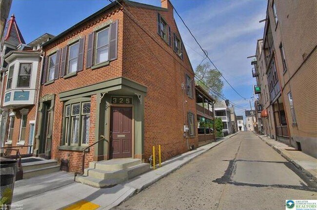 Foto del edificio - 325 N Eighth St