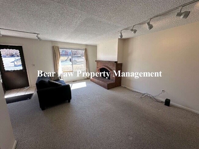 Building Photo - Spacious 3-Bed Townhouse in Golden!