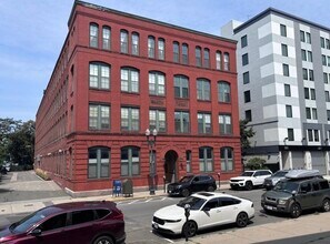 Building Photo - 589 Essex St