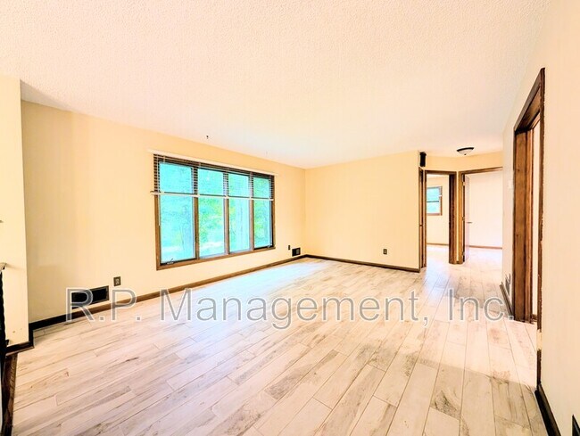 Foto del edificio - 15740 Pilar Rd N
