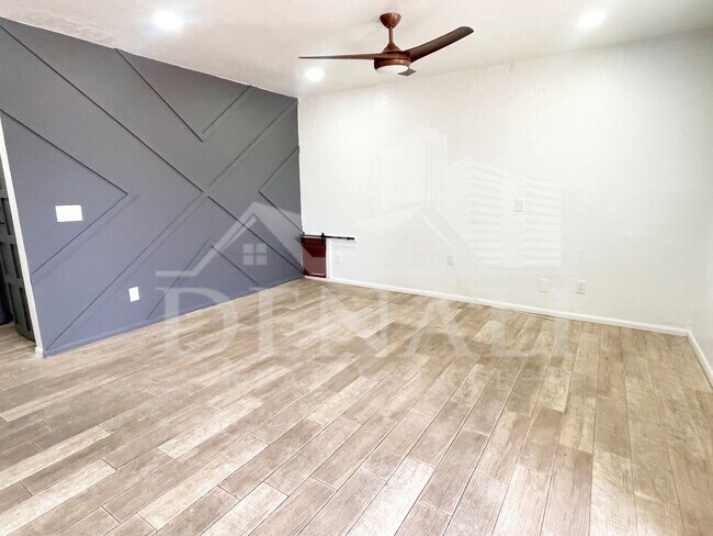 Foto del edificio - 423 S Terry Ln