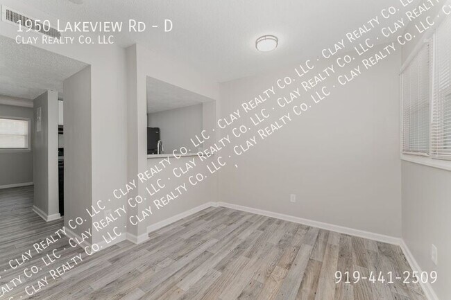 Foto del edificio - 1950 Lakeview Rd