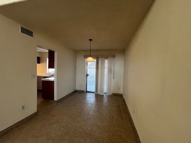 Building Photo - Spacious Home Located on a Nice Cul-De-Sac!