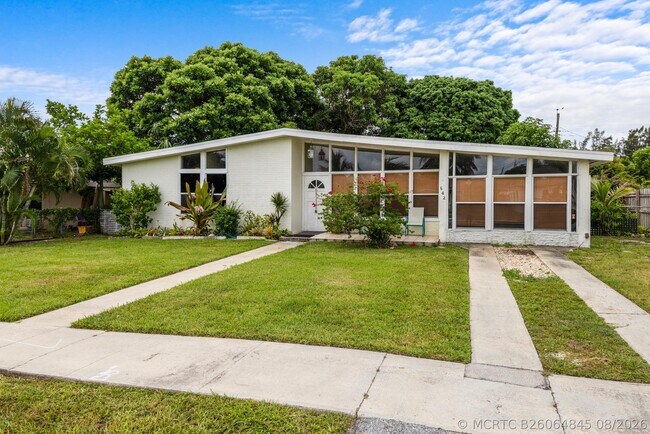 Building Photo - 642 W Ocean Ave