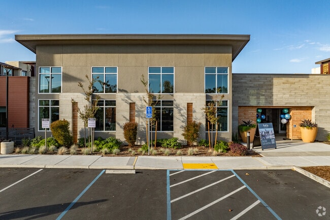 Leasing Entrance - SOCO Apartments