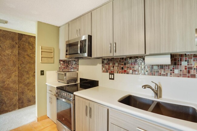Building Photo - 3050 Rue D’Orleans