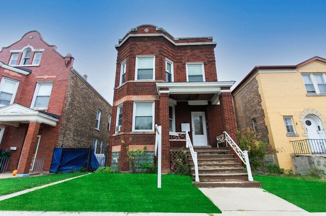 Building Photo - 2112 S 58th Ave