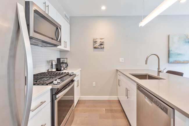 Building Photo - 244 Hanover St