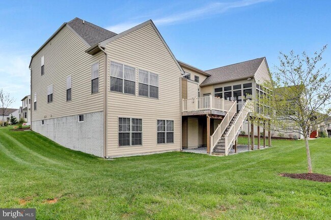 Building Photo - 315 Lewis Washington Dr