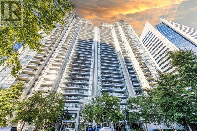 Photo du bâtiment - 4968 Yonge St