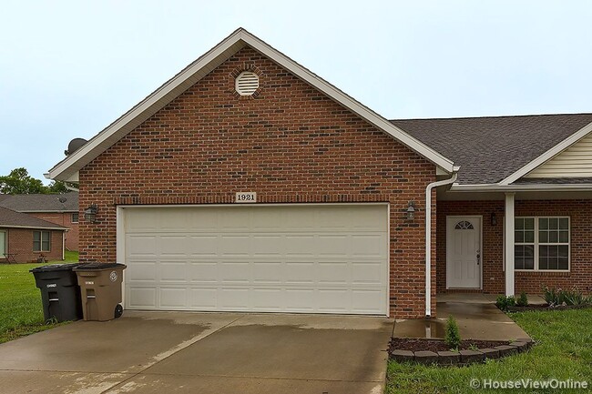 Building Photo - Duplex in Cape Girardeau