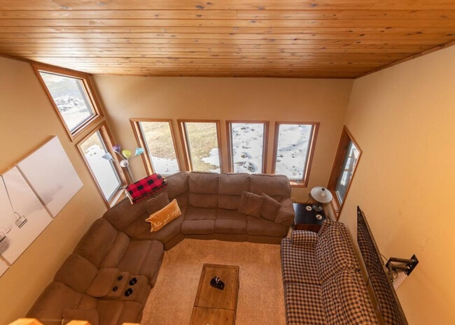 Building Photo - 43 Cardinal Dr