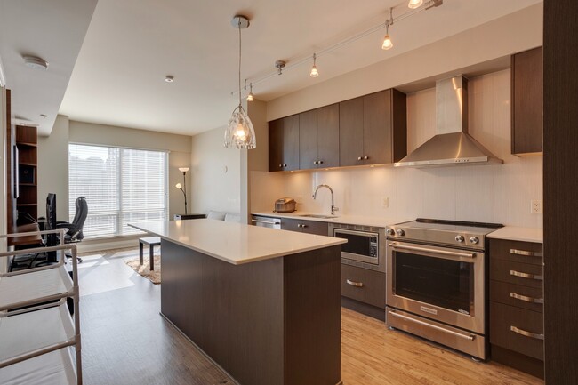 Building Photo - Stylish 1-Bed Condo for Rent on 6th Ave SW...