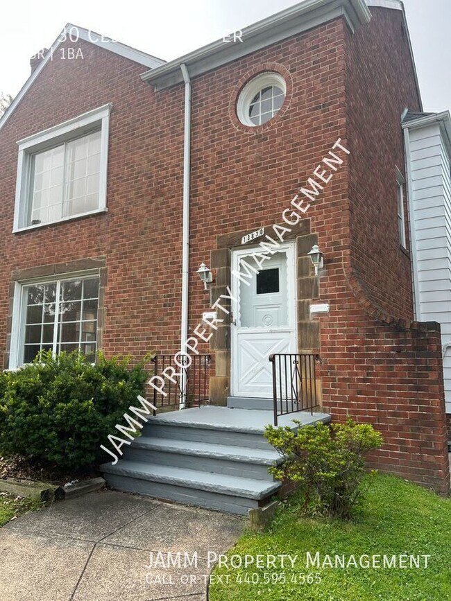 Building Photo - 3 Bedroom Duplex - Upper Unit