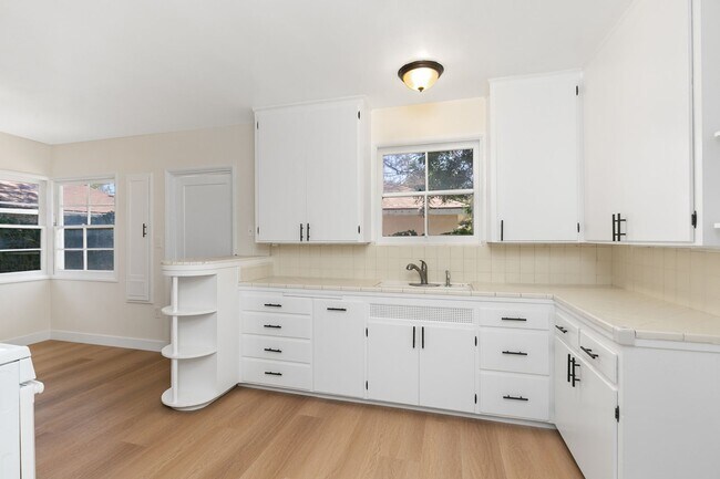 Foto del edificio - Cozy 2 Bed 1 Bath Santa Ana Home