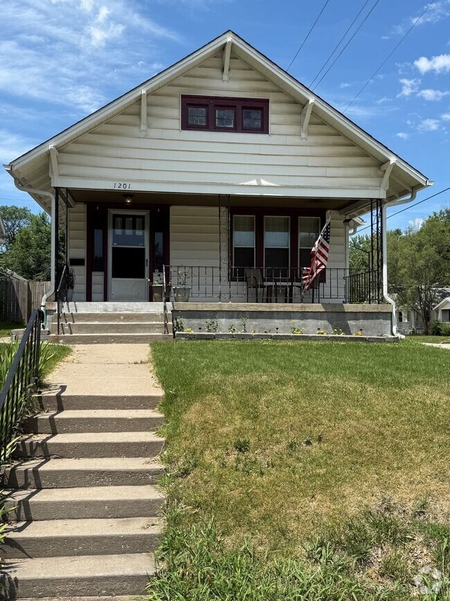 Building Photo - 1201 SW Jewell Ave