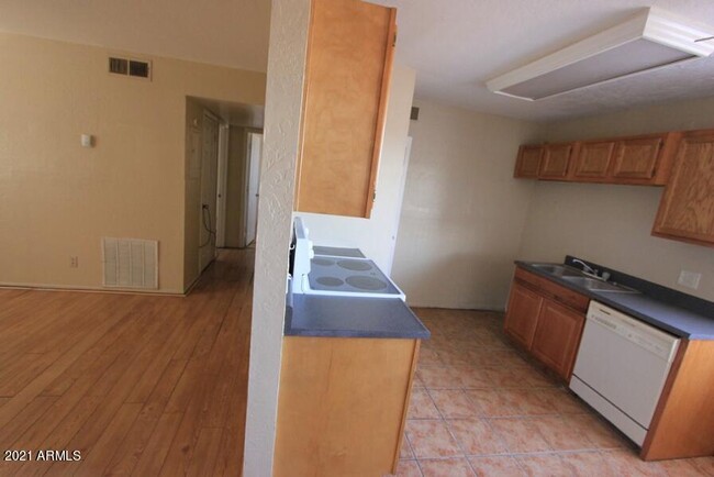 Foto del edificio - 2537 W Georgia Ave