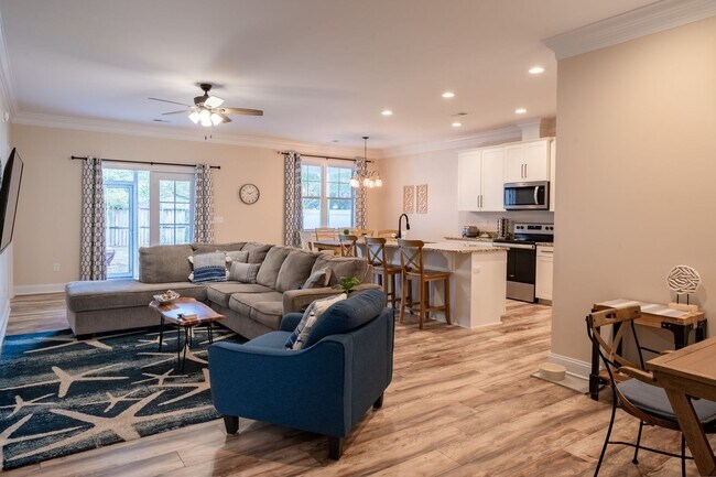 Foto del edificio - FURNISHED OFF-SEASON MONTHLY RENTAL