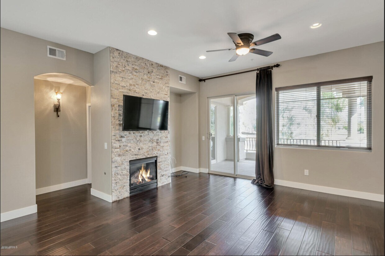 Foto principal - 11000 N 77th Pl