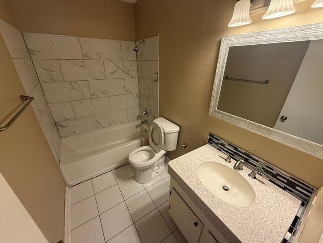 Foto del edificio - 7726 E 103rd Terrace