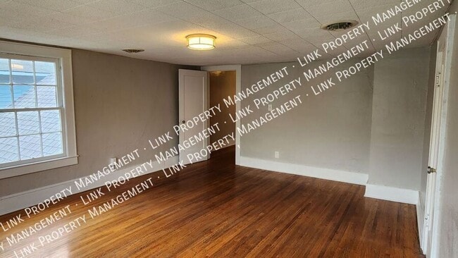Building Photo - Coming in June!  Remodeled 4 Bedrooms 2 Fu...