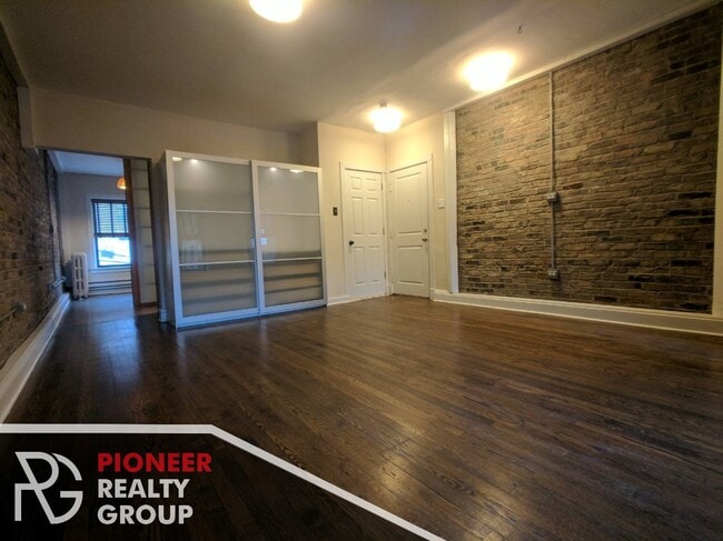 Foto del edificio - 744 W Addison St