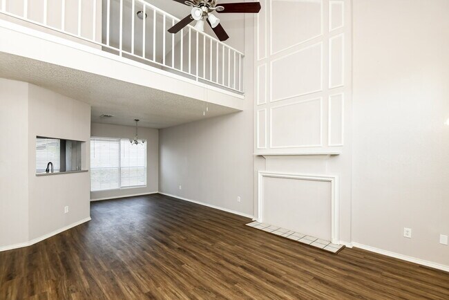 Foto del edificio - 2500 Creekwood Ln