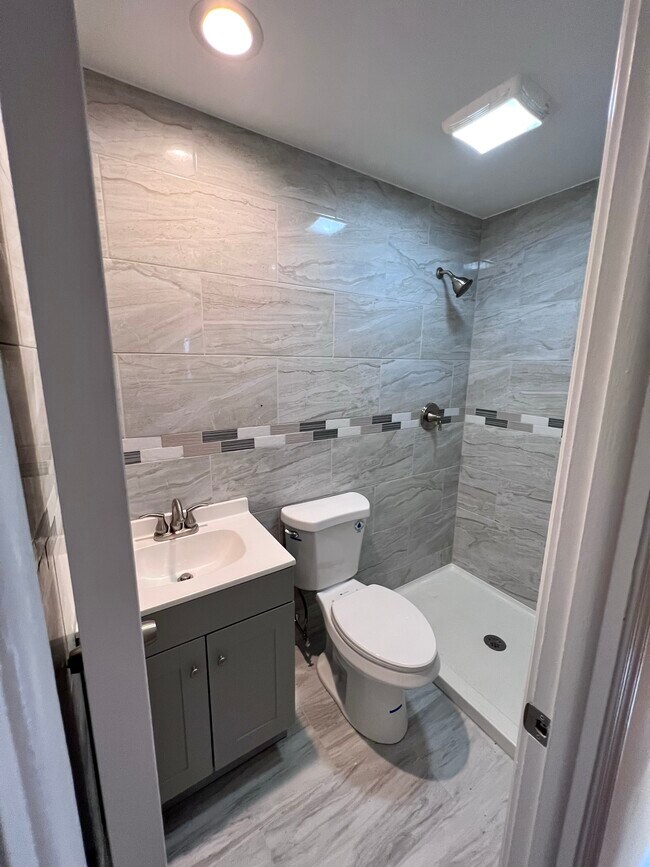 Foto del edificio - 2157 Benson St