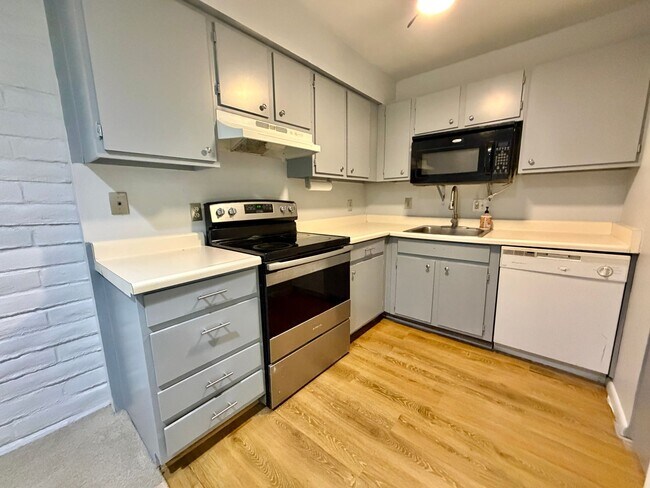 Foto del edificio - 6800 E Tennessee Ave