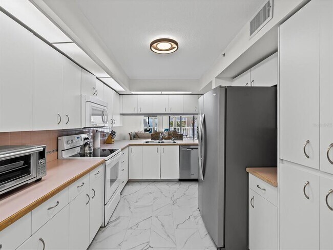 Foto del edificio - 6650 Sunset Way