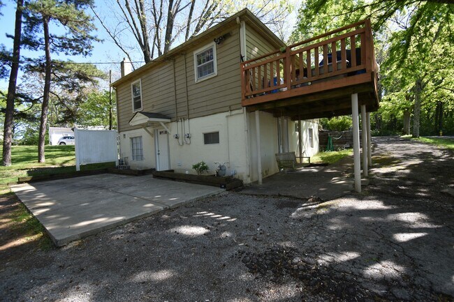 Building Photo - 1621 Golf Club Ln