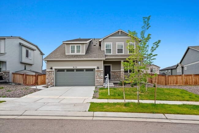 Beautiful Birght & Open 4 Bedroom Home | Bonus Room + Private Deck - Beautiful Birght & Open 4 Bedroom Home | Bonus Room + Private Deck