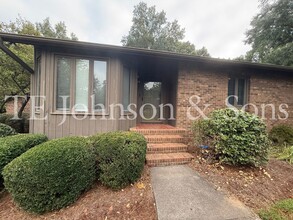 Building Photo - 201 Ridgehaven Dr