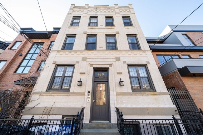 Building Photo - 149 Webster Ave