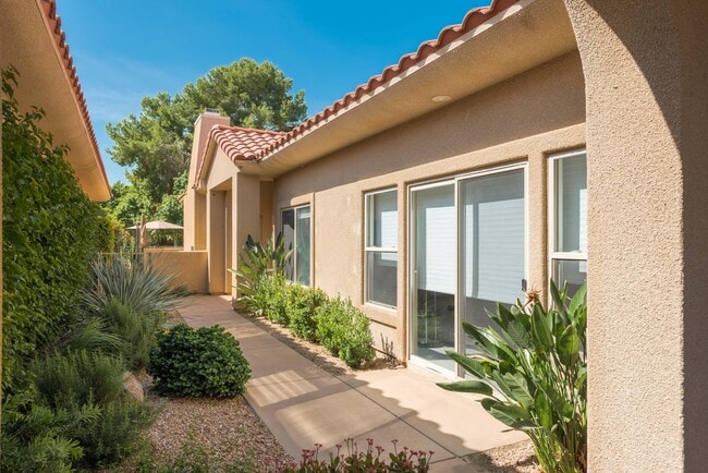 Building Photo - 211 Kavenish Dr