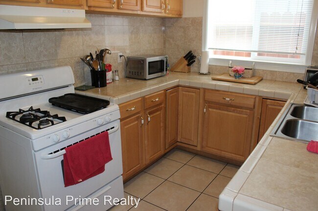 Building Photo - 2510 Maywood Dr