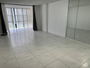 Building Photo - 800 Parkview Dr
