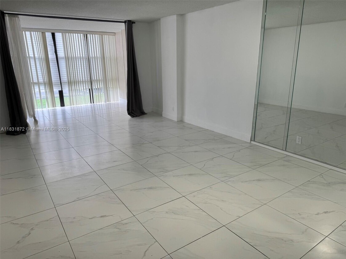 Foto principal - 800 Parkview Dr