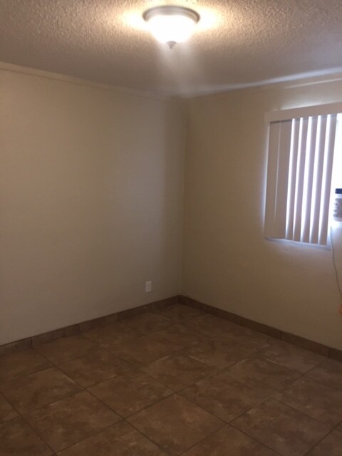 Foto del edificio - 2139 W Glenrosa Ave