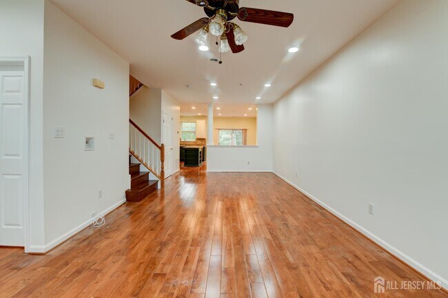 Building Photo - 609 Blossom Cir