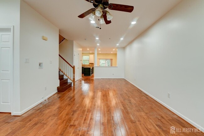 Foto del edificio - 609 Blossom Cir