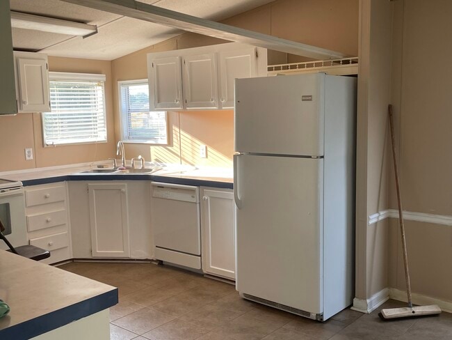 Large Kitchen - 234 Hunt Rd