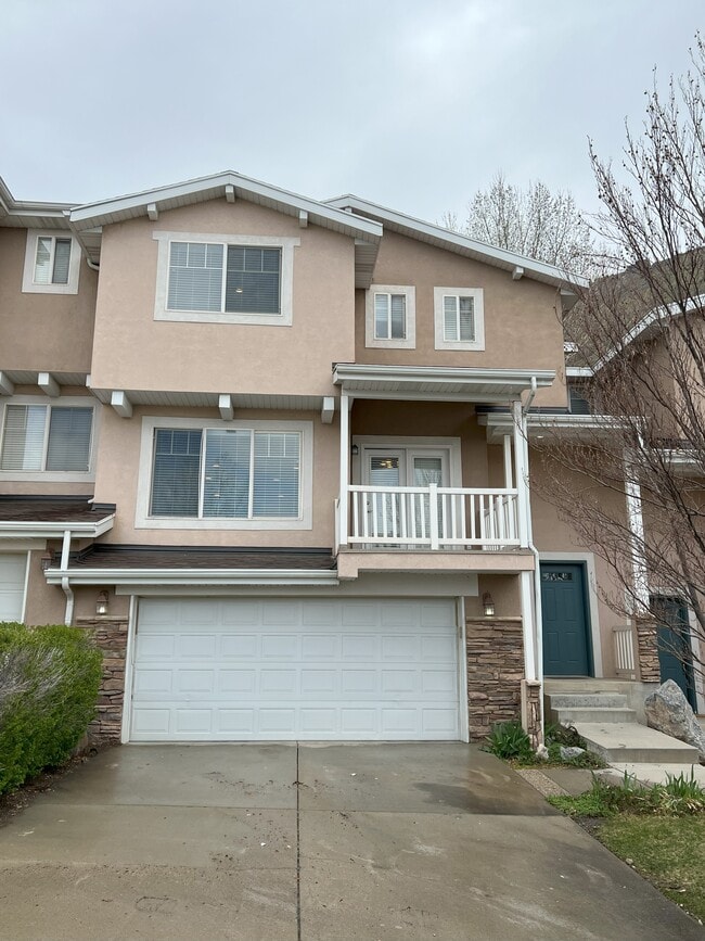 Building Photo - 1251 Alpine Way