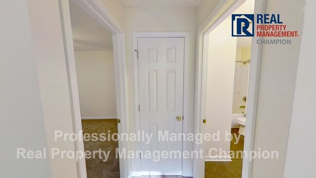 Foto del edificio - First Floor Condo with Spacious Floorplan