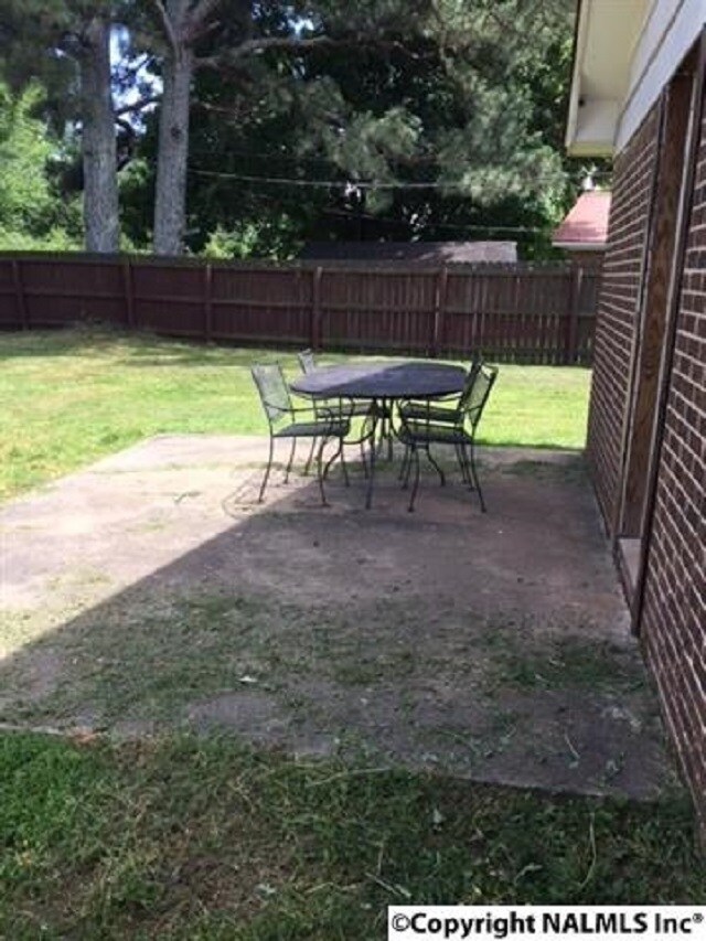 fenced in back yard w/ storage bldg - 106 Pattock Ct
