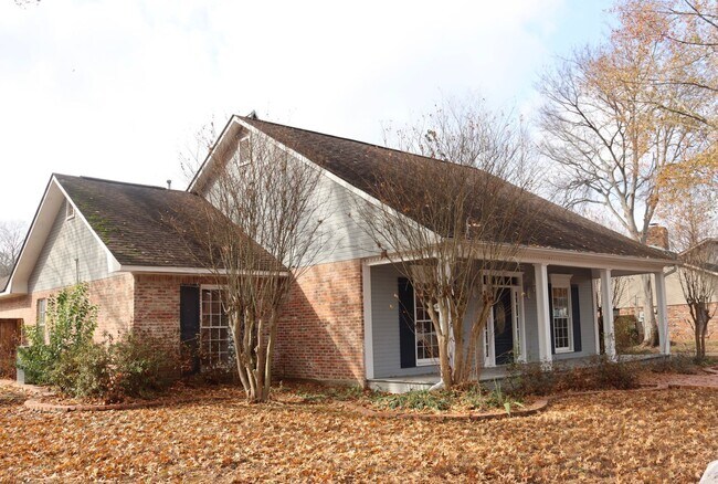 Foto del edificio - Large Single Family Home in Great Neighborhood
